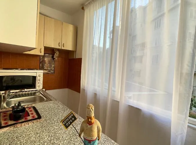 Kamu Center * 地拉那